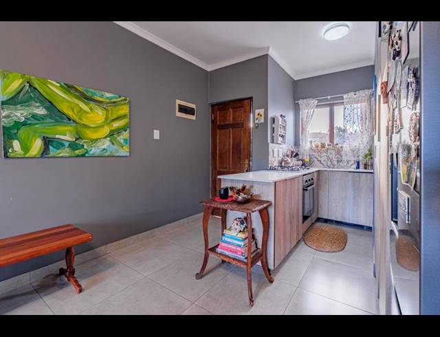 2 BEDROOM APARTMENT FOR SALE IN SHEFFIELD BEACH